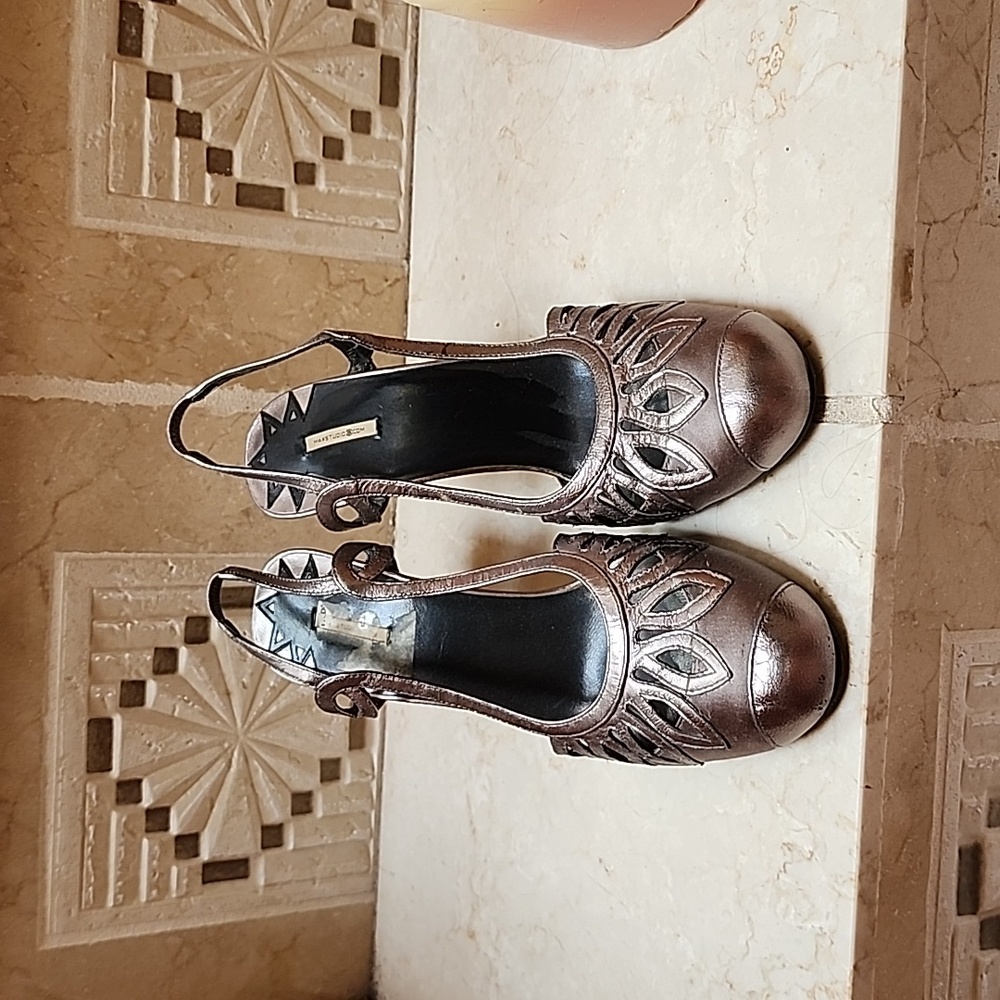 Heels - Picture 2 of 3
